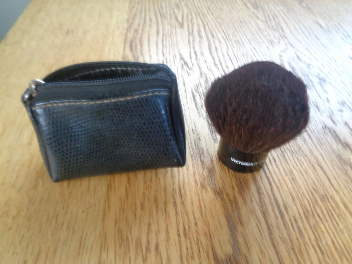 Victoria Jackson Blusher Brush and Case for Sale - Image 3