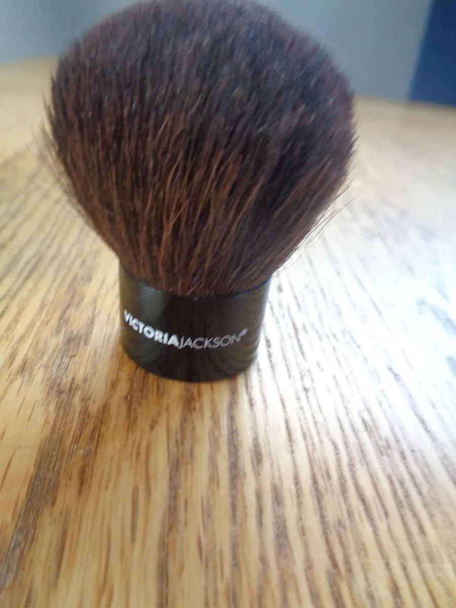 Victoria Jackson Blusher Brush and Case for Sale - Image 4