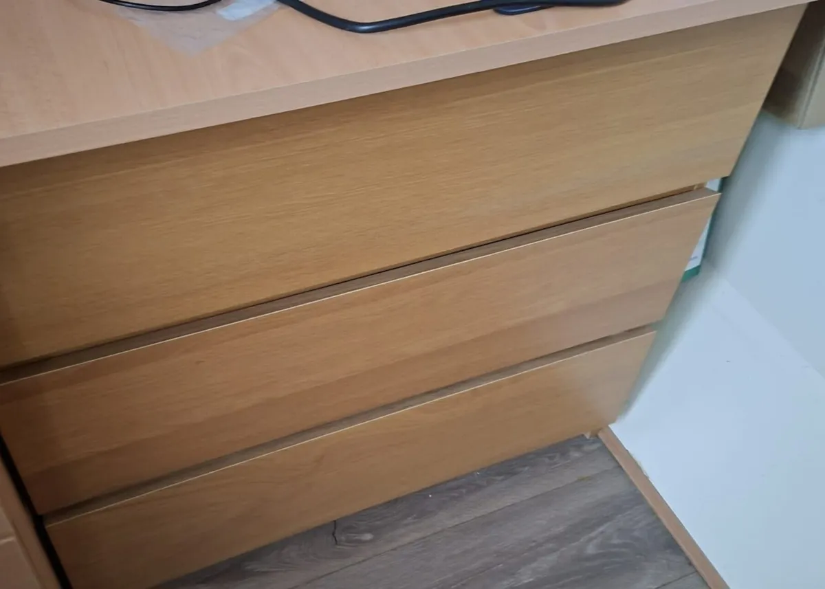 Chest of drawers
