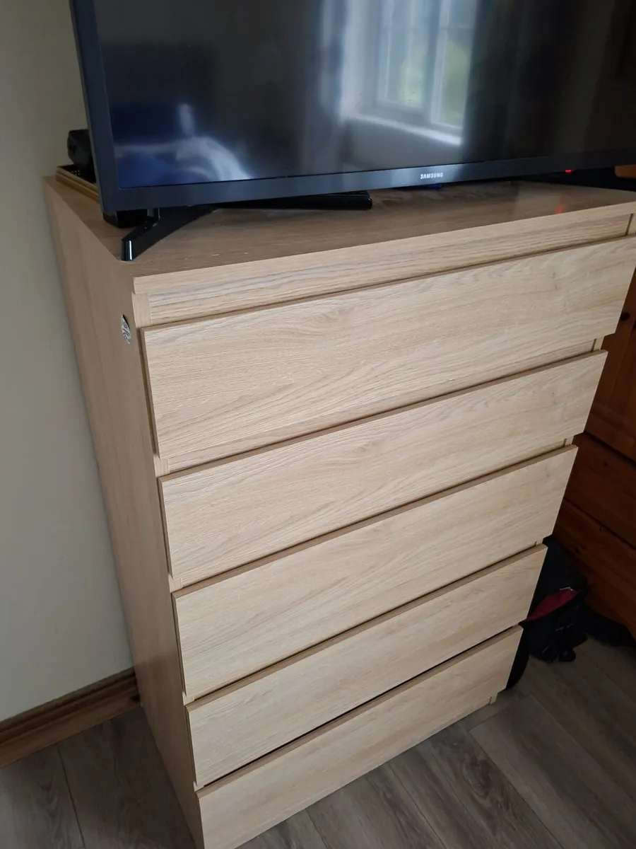 Chest of drawers