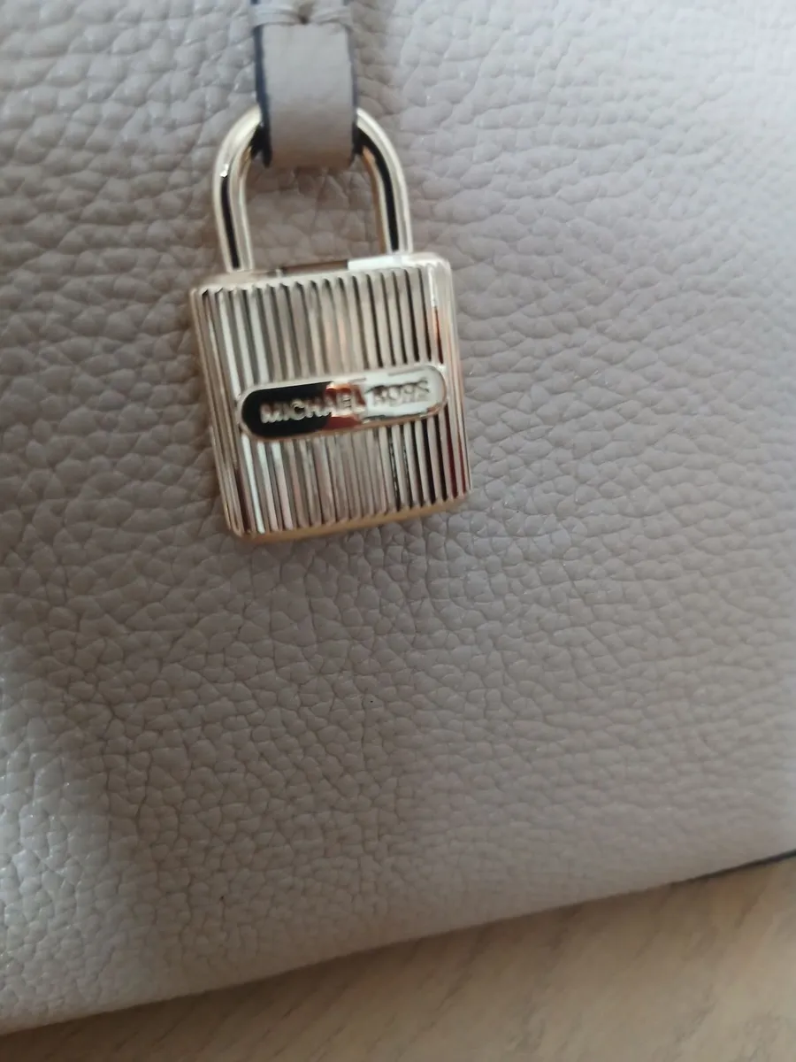 New Michael Kors Genuine Leather Tote Bag. - Image 2