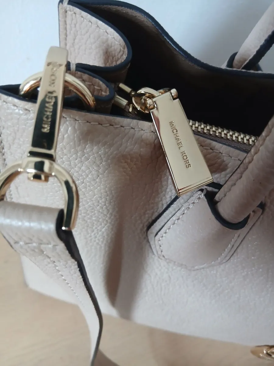 New Michael Kors Genuine Leather Tote Bag. - Image 4