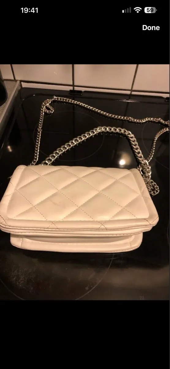 Ladies handbag €5 - Image 1
