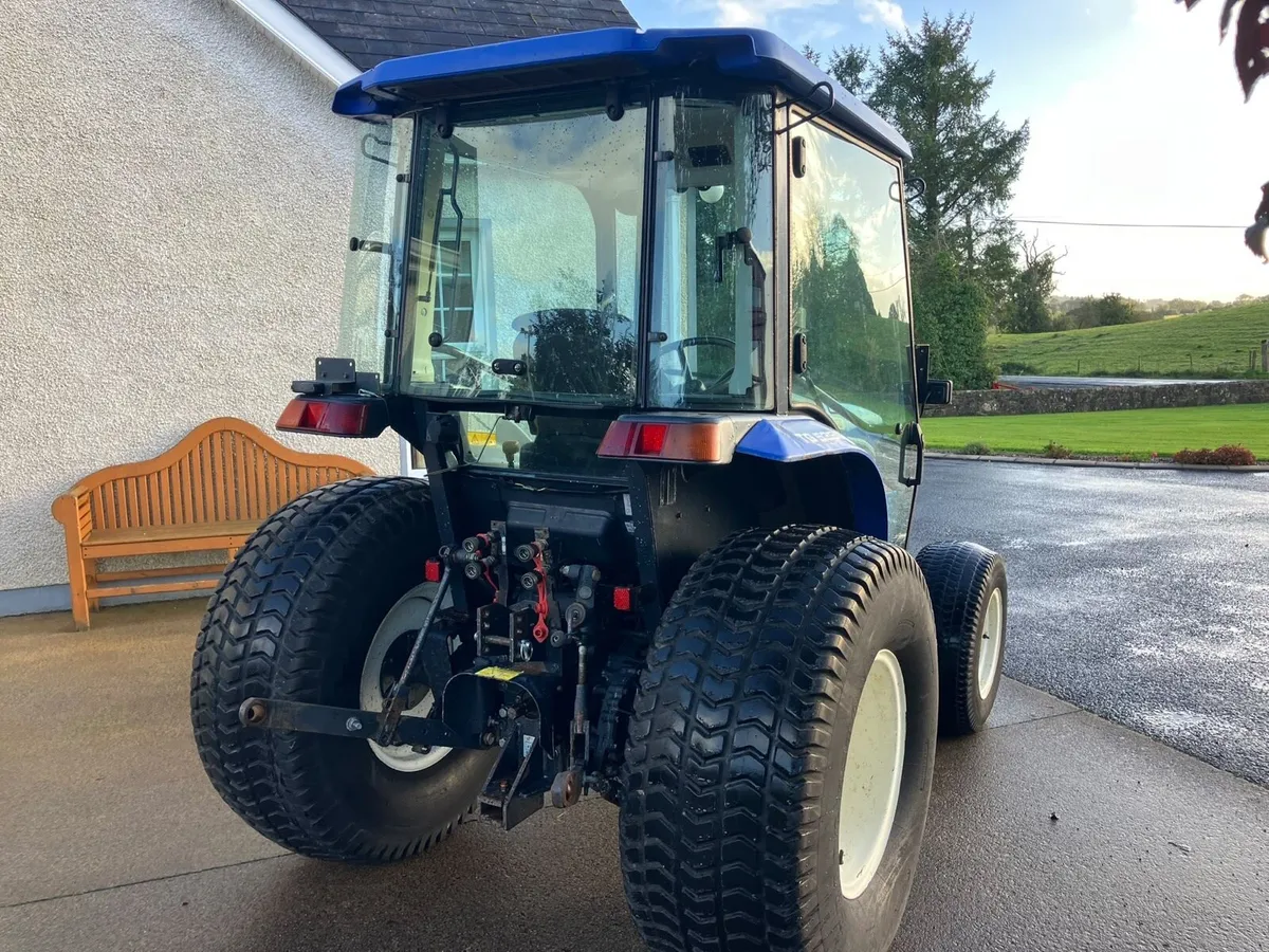 ISEKI 4WD COMPACT TRACTOR - Image 4