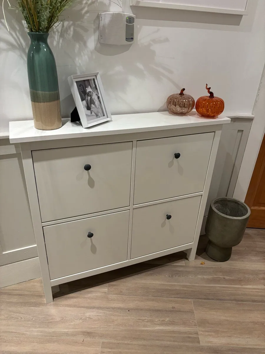 White shoe cabinet - Image 1