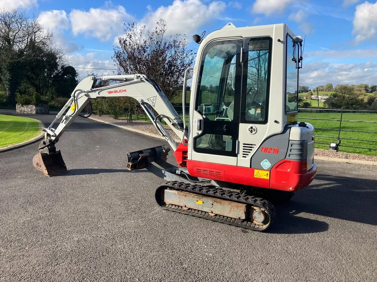 2019 Takeuchi 2 Tonne Digger - Image 2