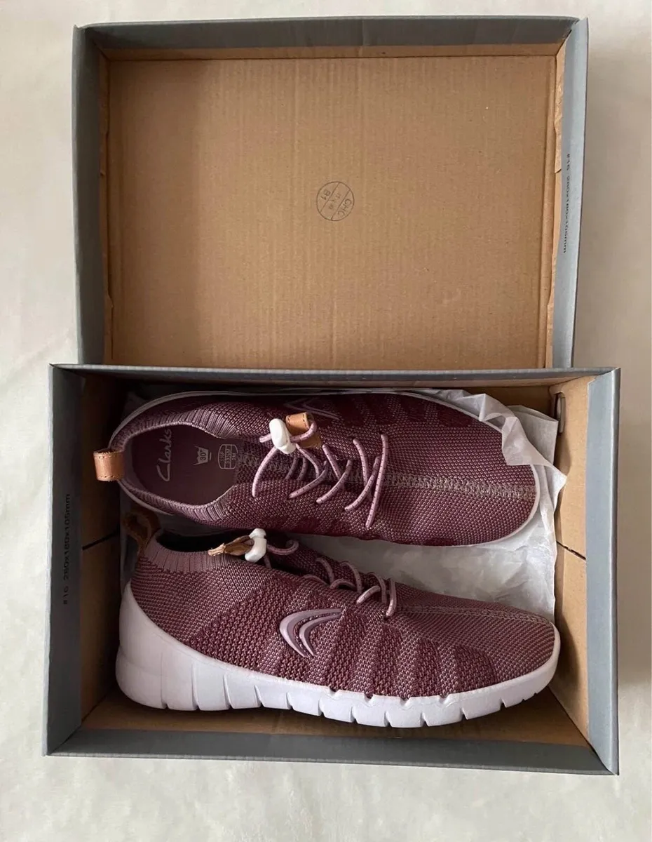 Clark shoes size 1.5 F (33.5) - Image 1