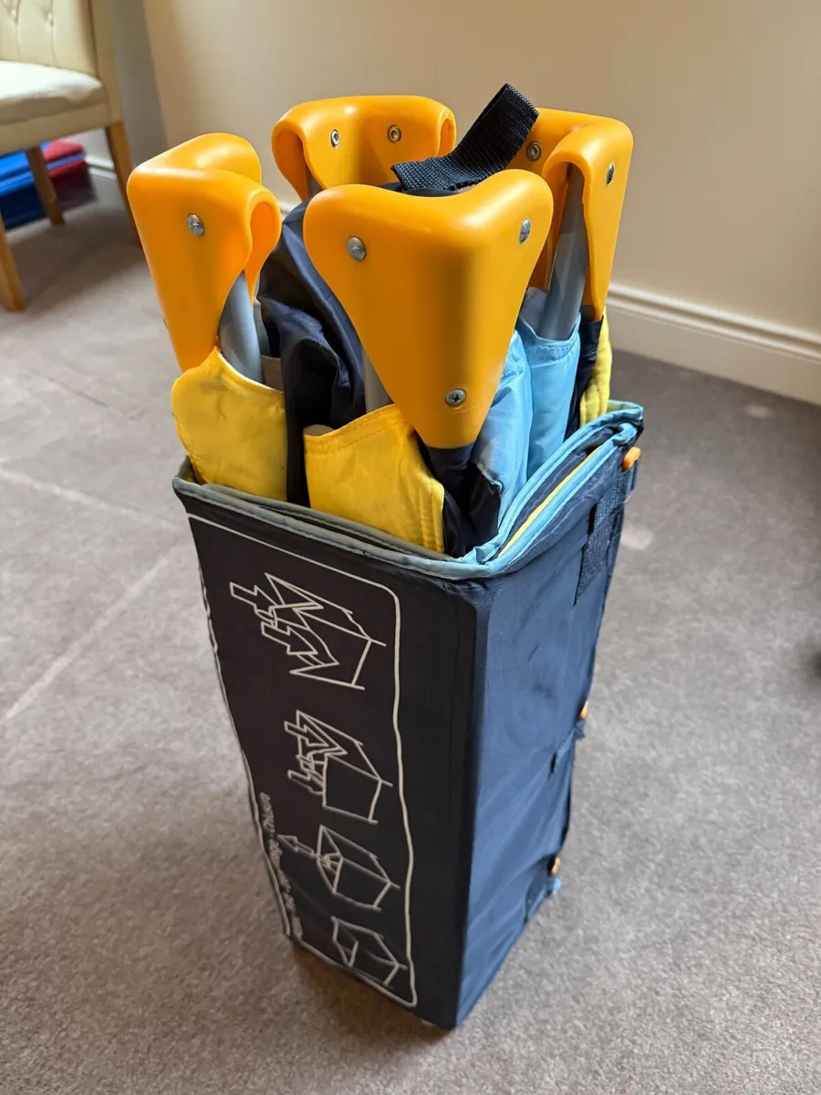 2 x Hauck Travel Cots – Navy/Yellow & Navy/Cream ( - Image 2