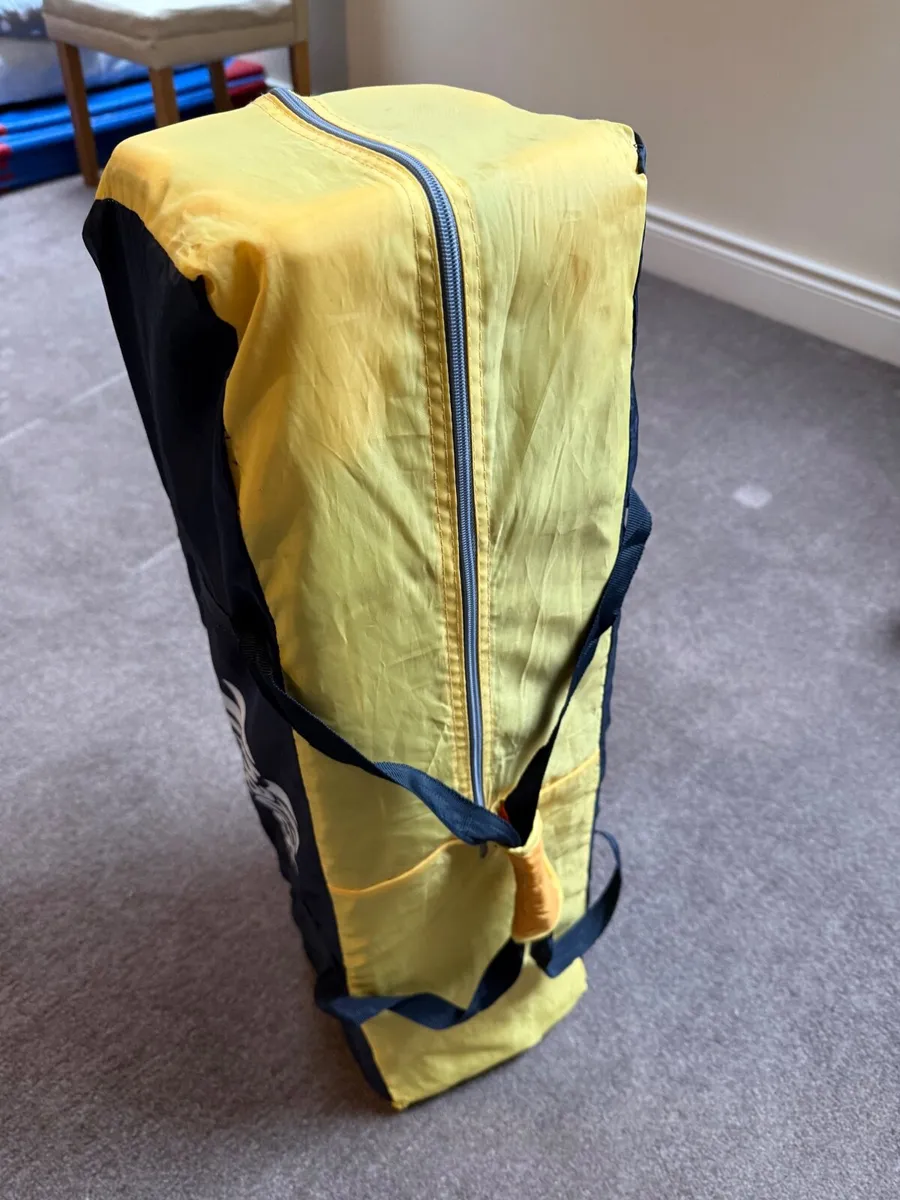 2 x Hauck Travel Cots – Navy/Yellow & Navy/Cream ( - Image 3
