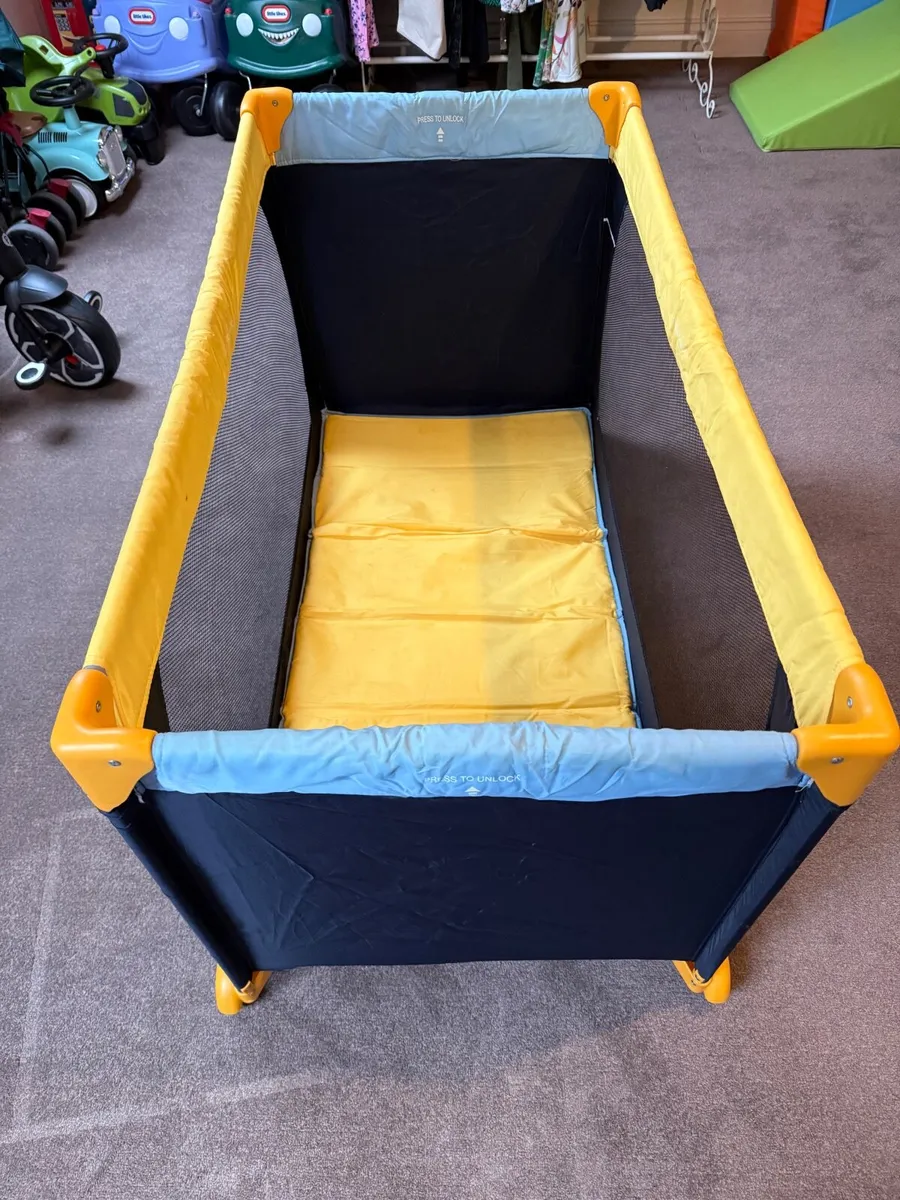 2 x Hauck Travel Cots – Navy/Yellow & Navy/Cream ( - Image 1