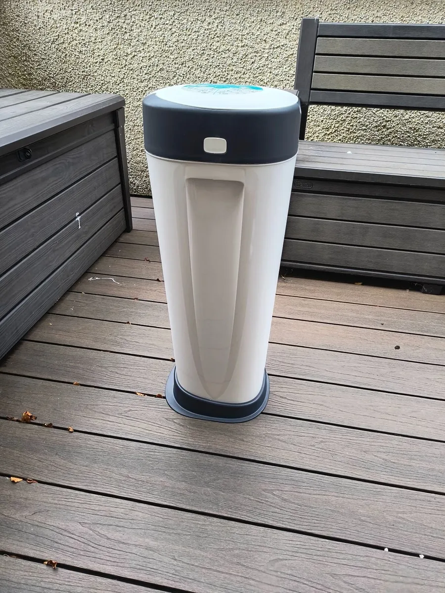 Tommee Tippee Twist & Click XL Nappy Bin - Image 4