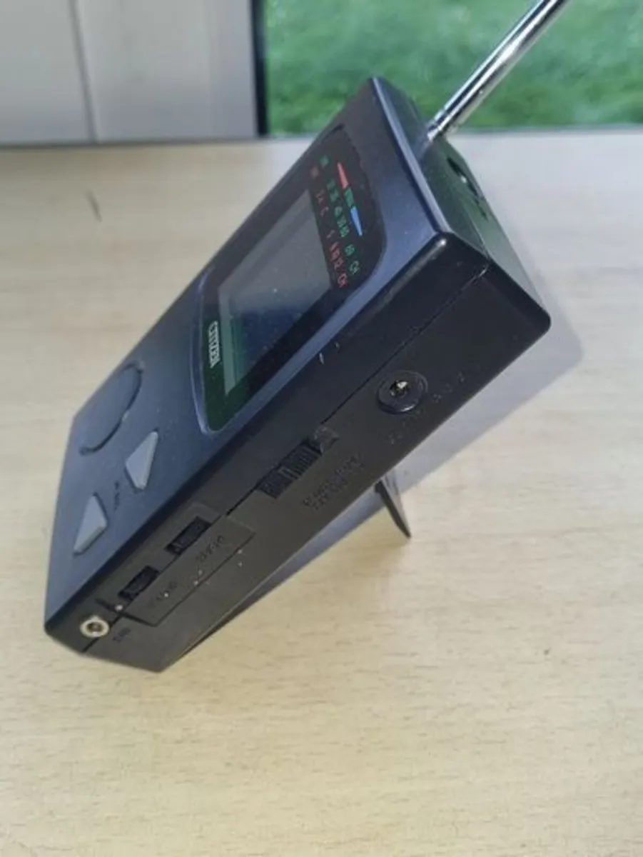 Citizen ST955 portable, pocket-sized television - Image 2