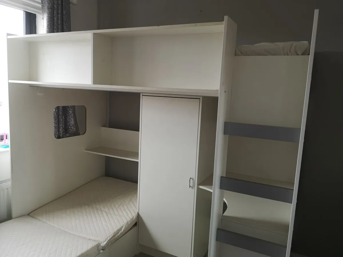 Bed - Image 1