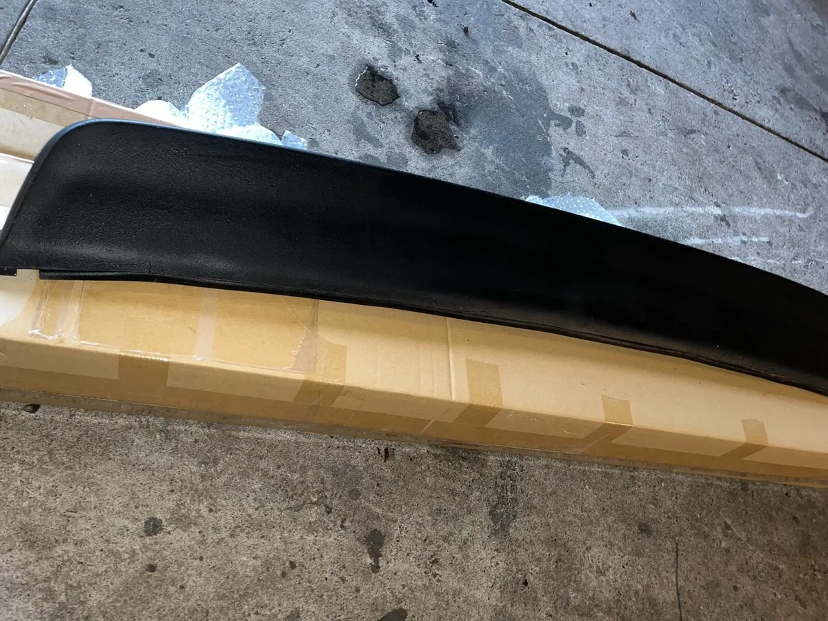 Toyota corolla levin trueno spoiler ae86 - Image 1