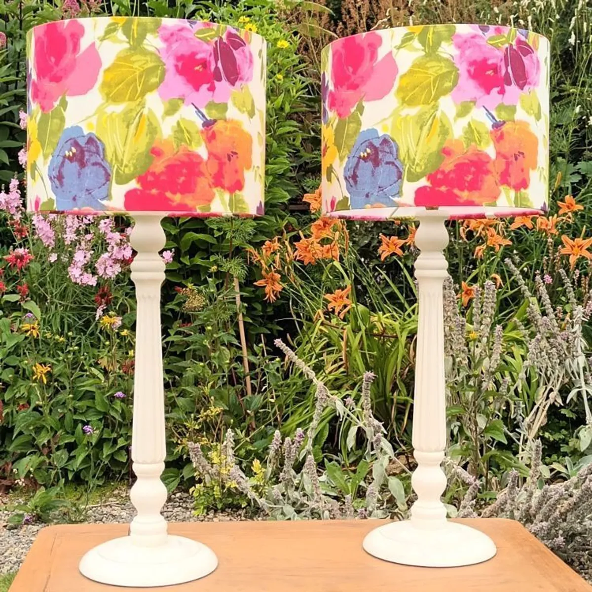 Pair of floral table lamps - Image 2
