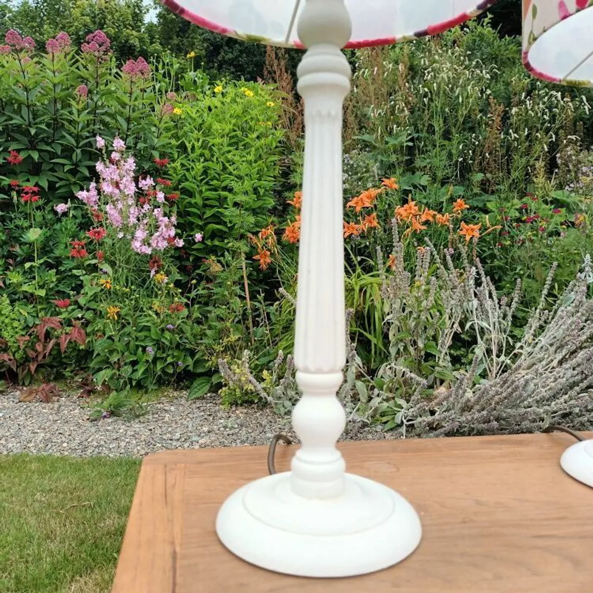 Pair of floral table lamps - Image 3