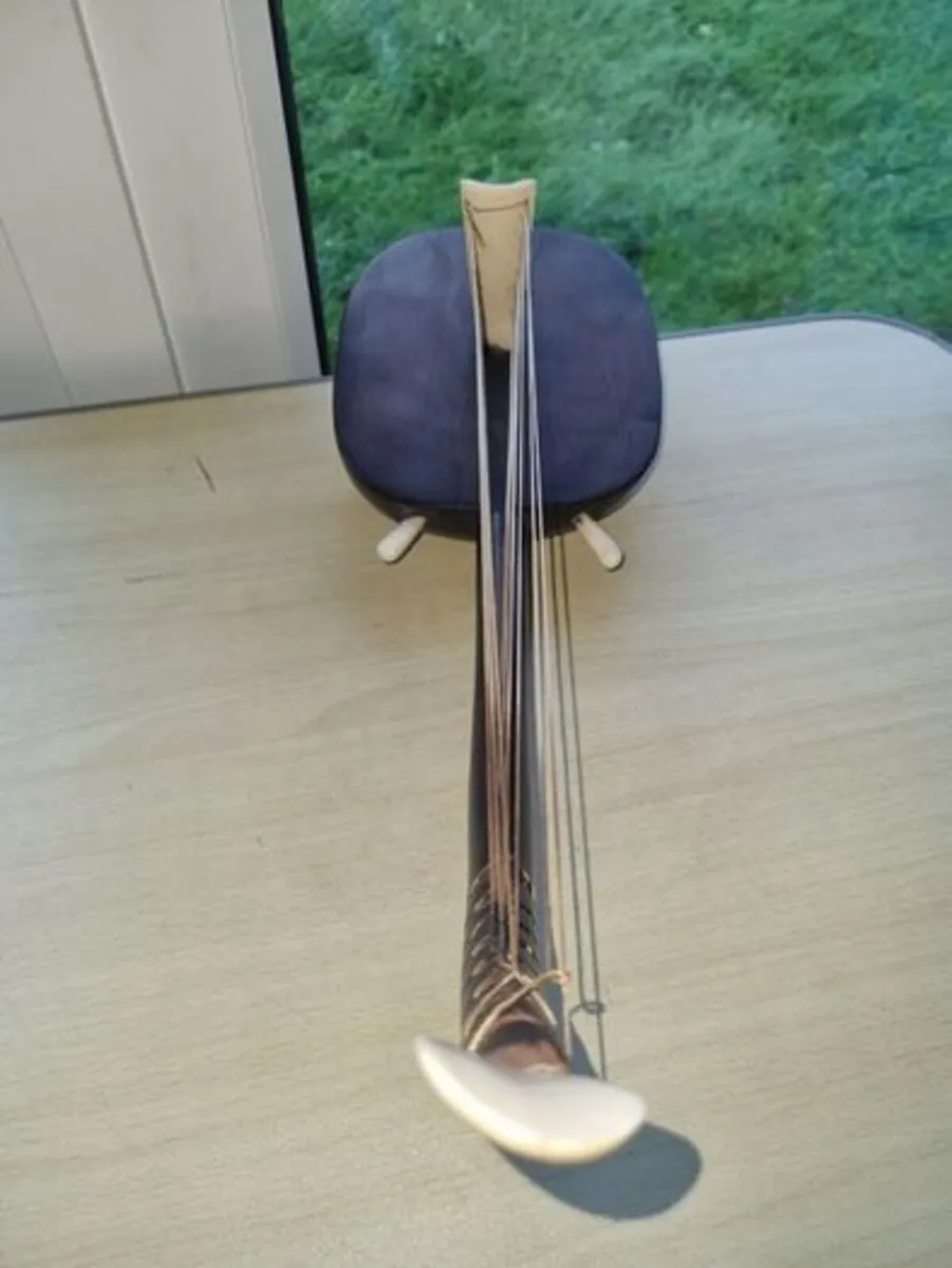 Adungu (traditional African arched harp) - Image 3