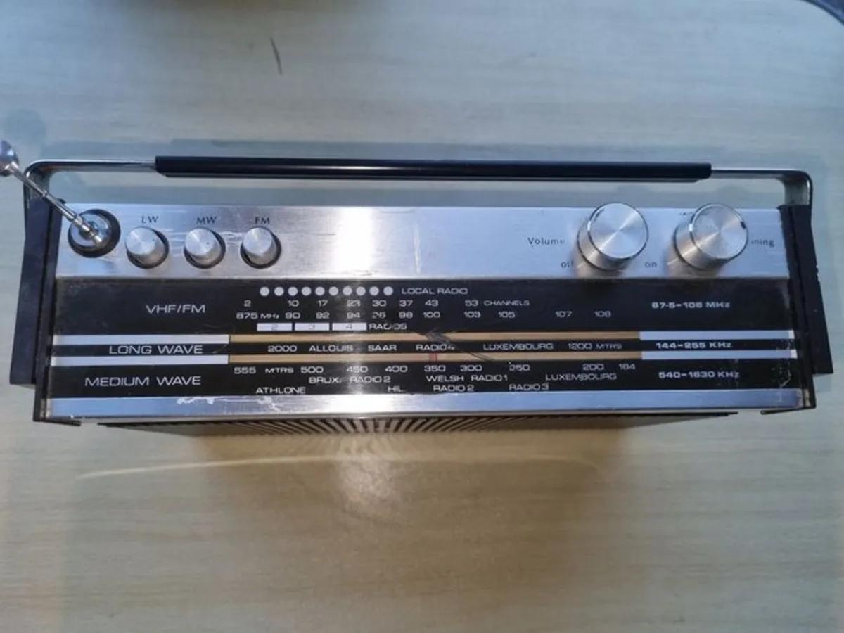 Fidelity Rad 23,a classic British transistor radio - Image 3