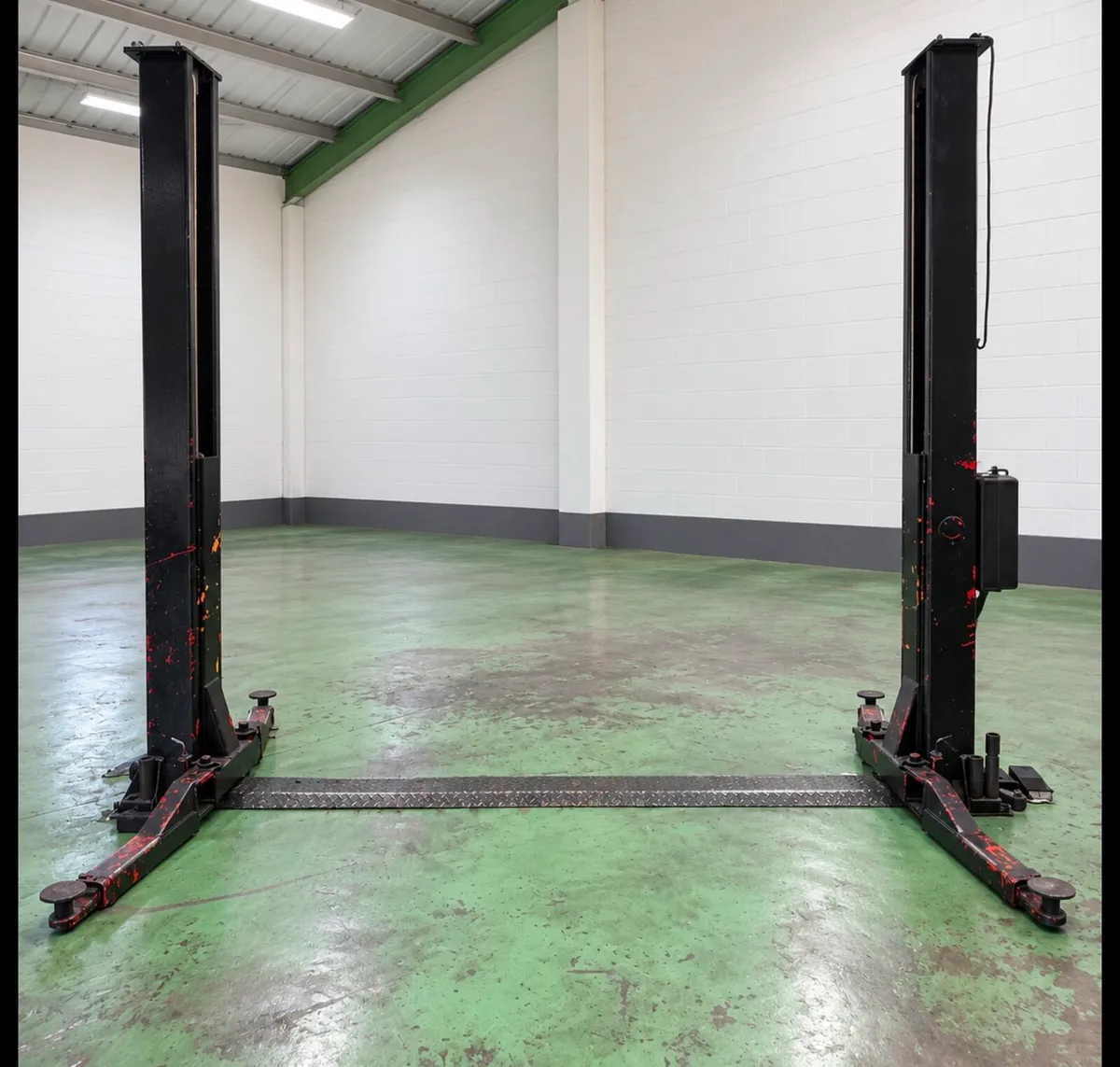 Garage Lift Equipment - Image 1