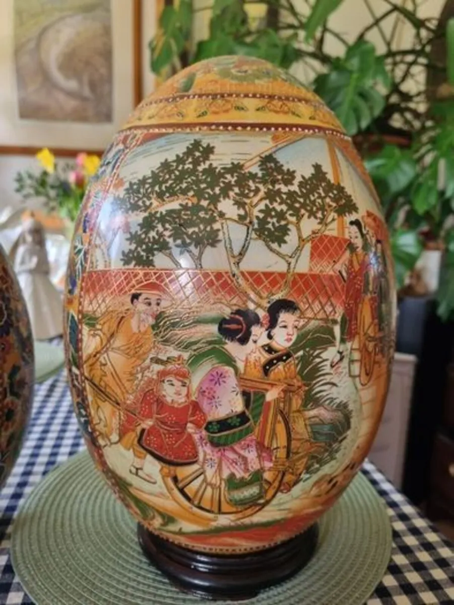 Three vintage Japanese Satsuma eggs - Image 3