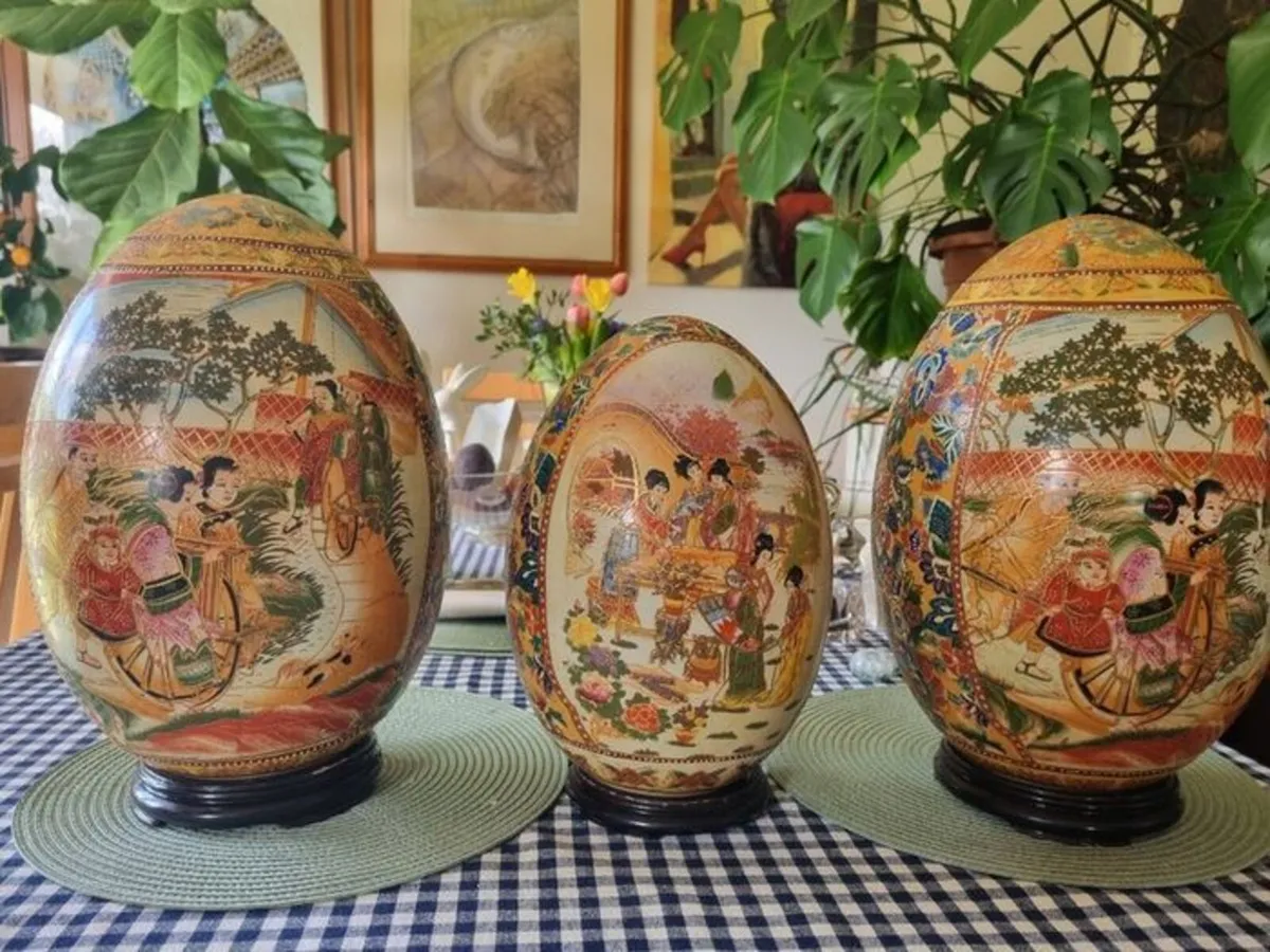 Three vintage Japanese Satsuma eggs - Image 1