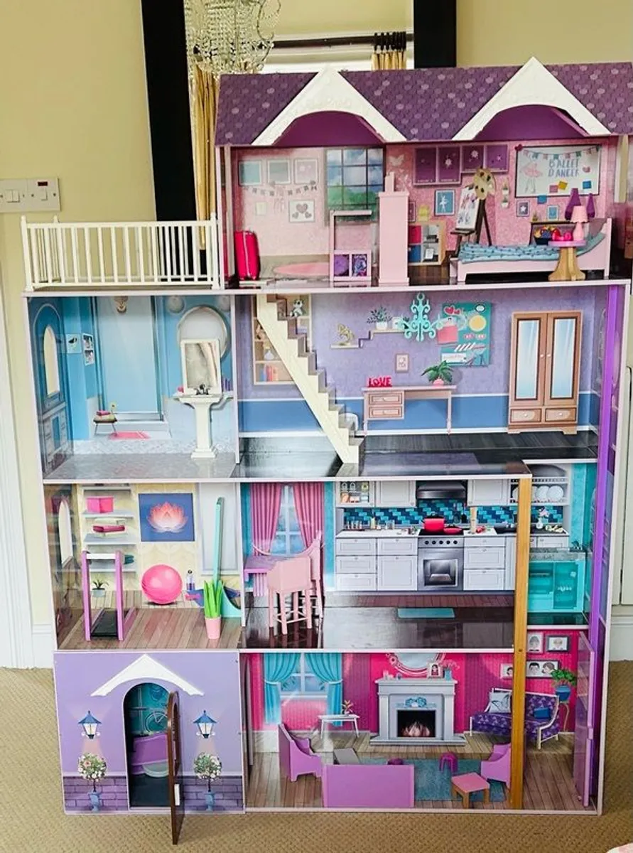Barbie dream house, Doll house - Image 1