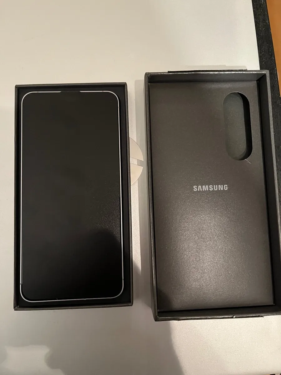 Phone - Image 1