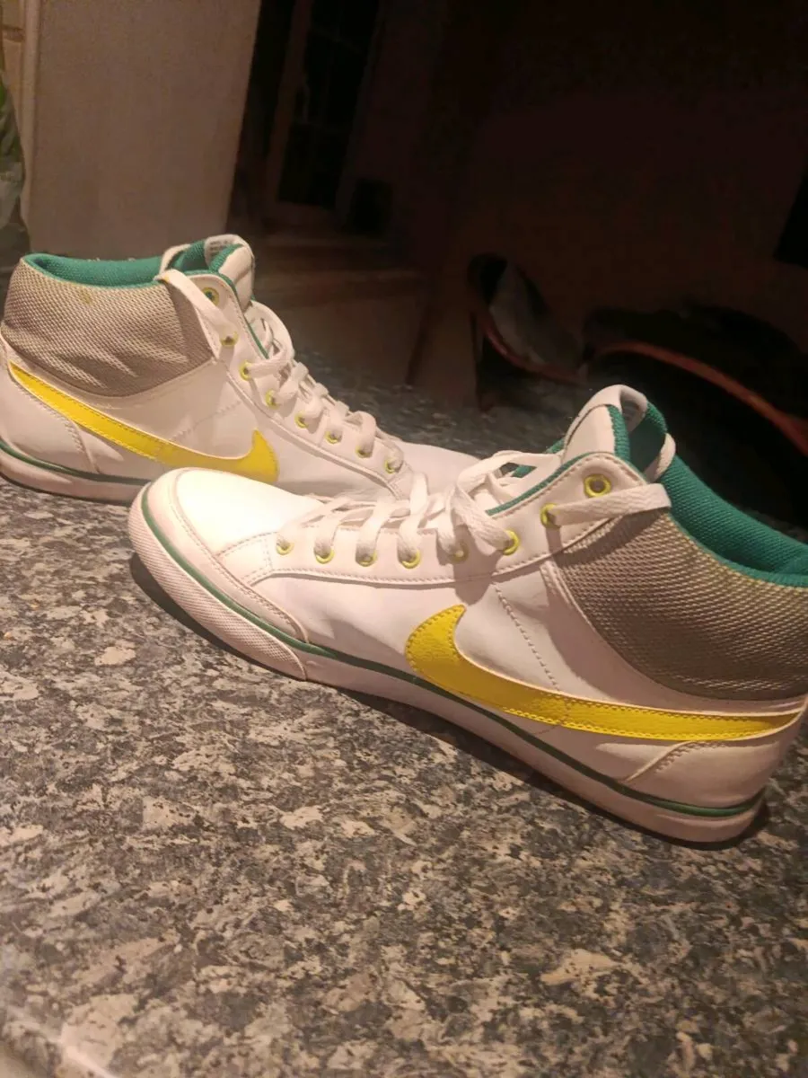 Nike runners size 10 - Image 1