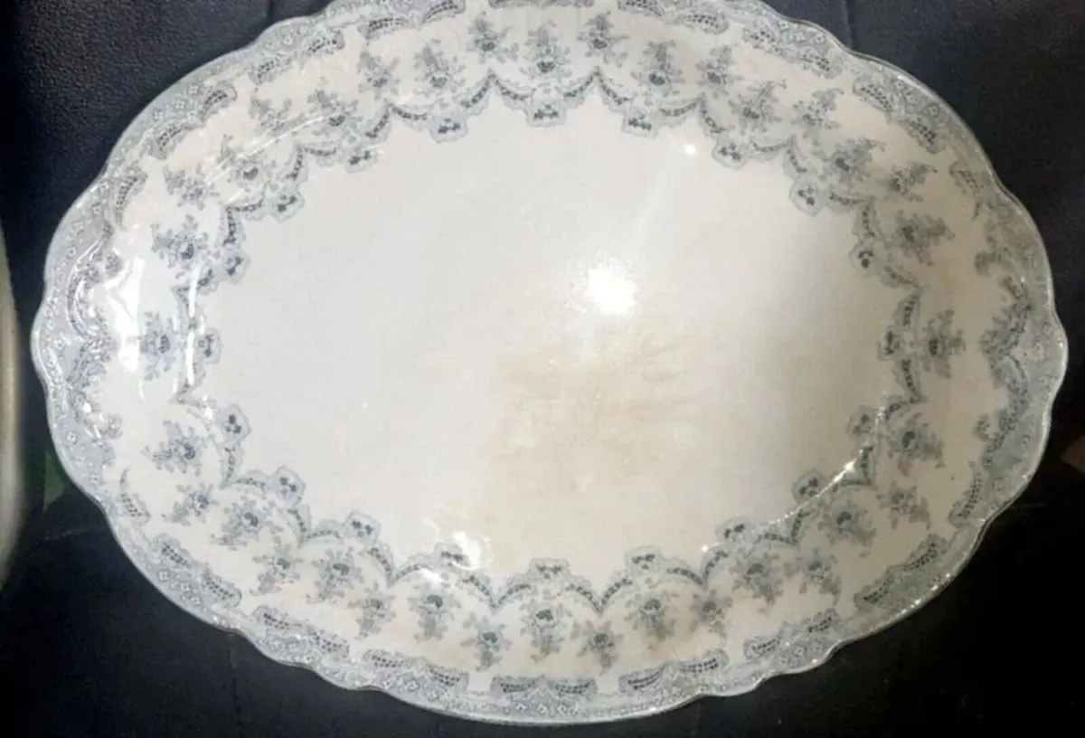 Antique John Maddock & Sons Platter Set (3 Pcs) - Image 3