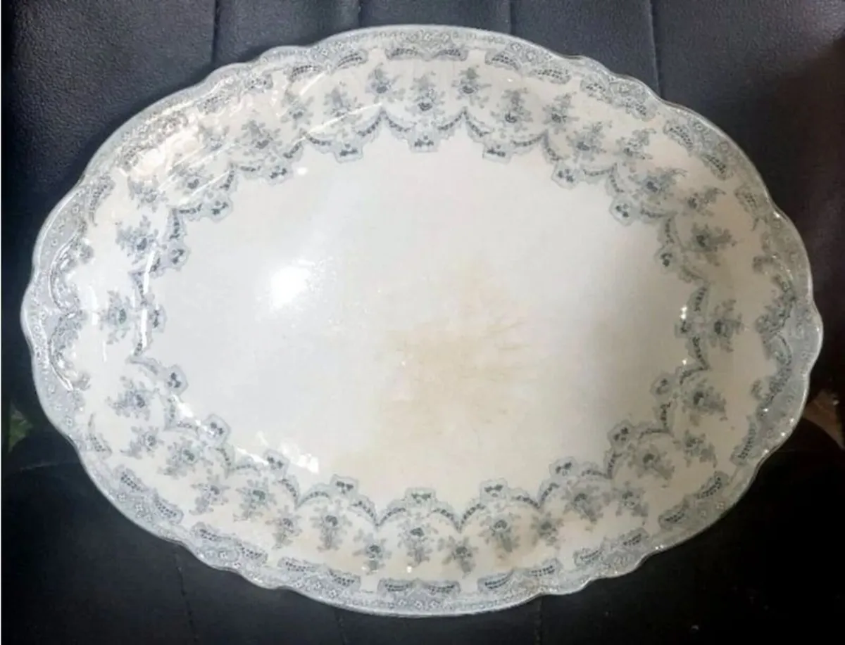 Antique John Maddock & Sons Platter Set (3 Pcs) - Image 4