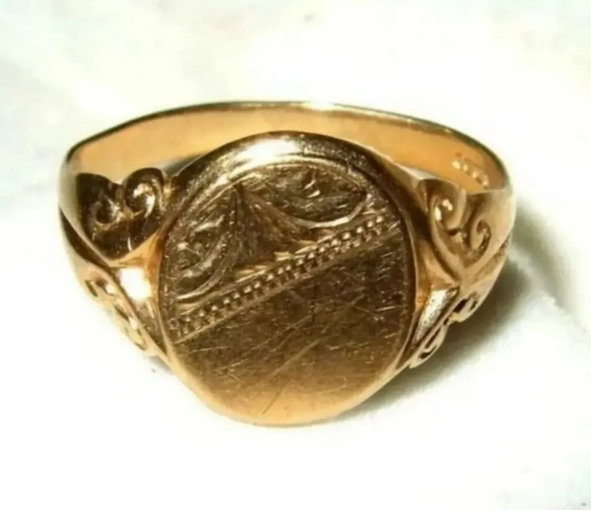 Vintage Hallmarked 9ct Gold Gentlemans Ring - Image 1