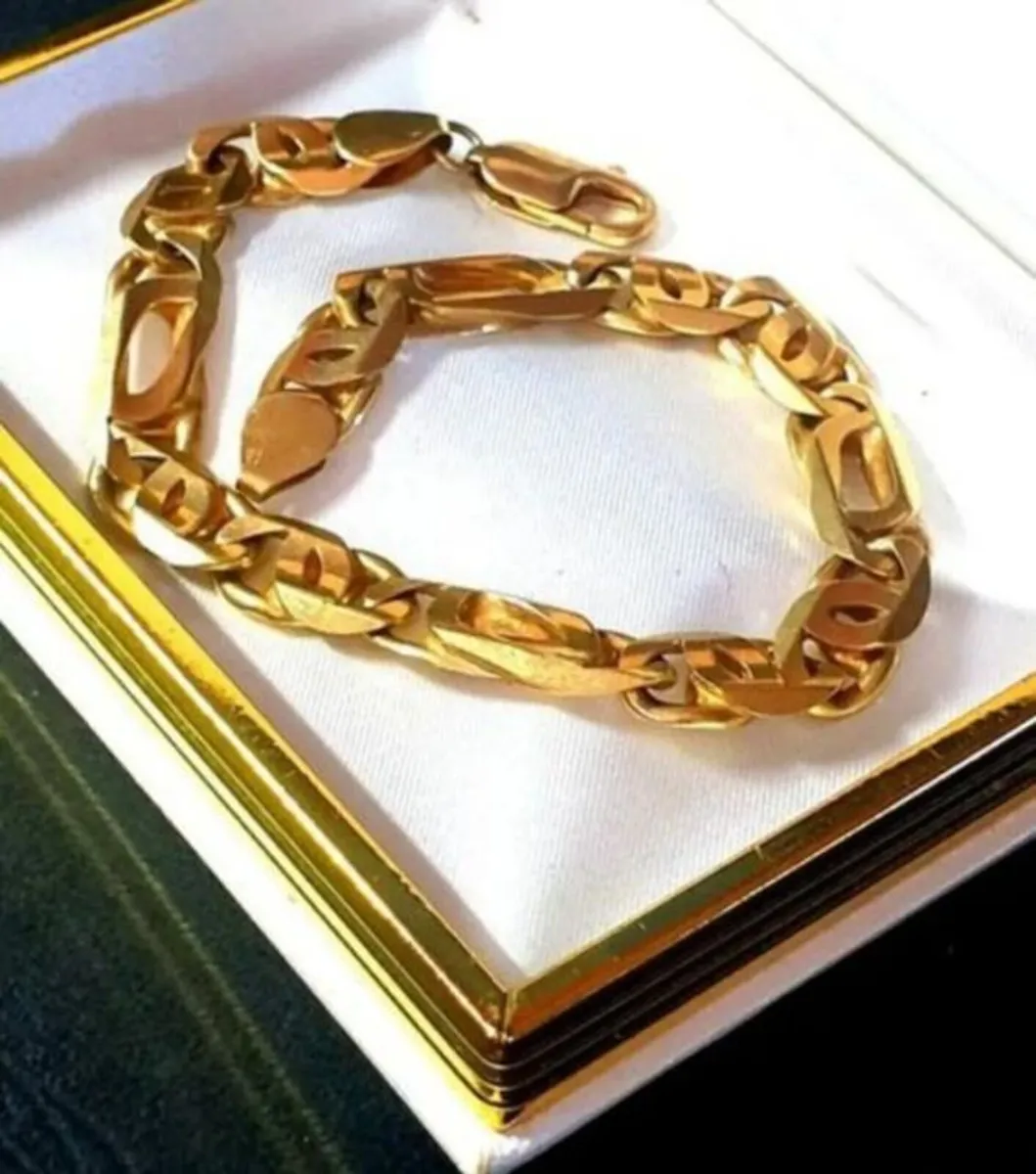 Vintage 9ct Gold Heavy Curb Link Bracelet - Image 2