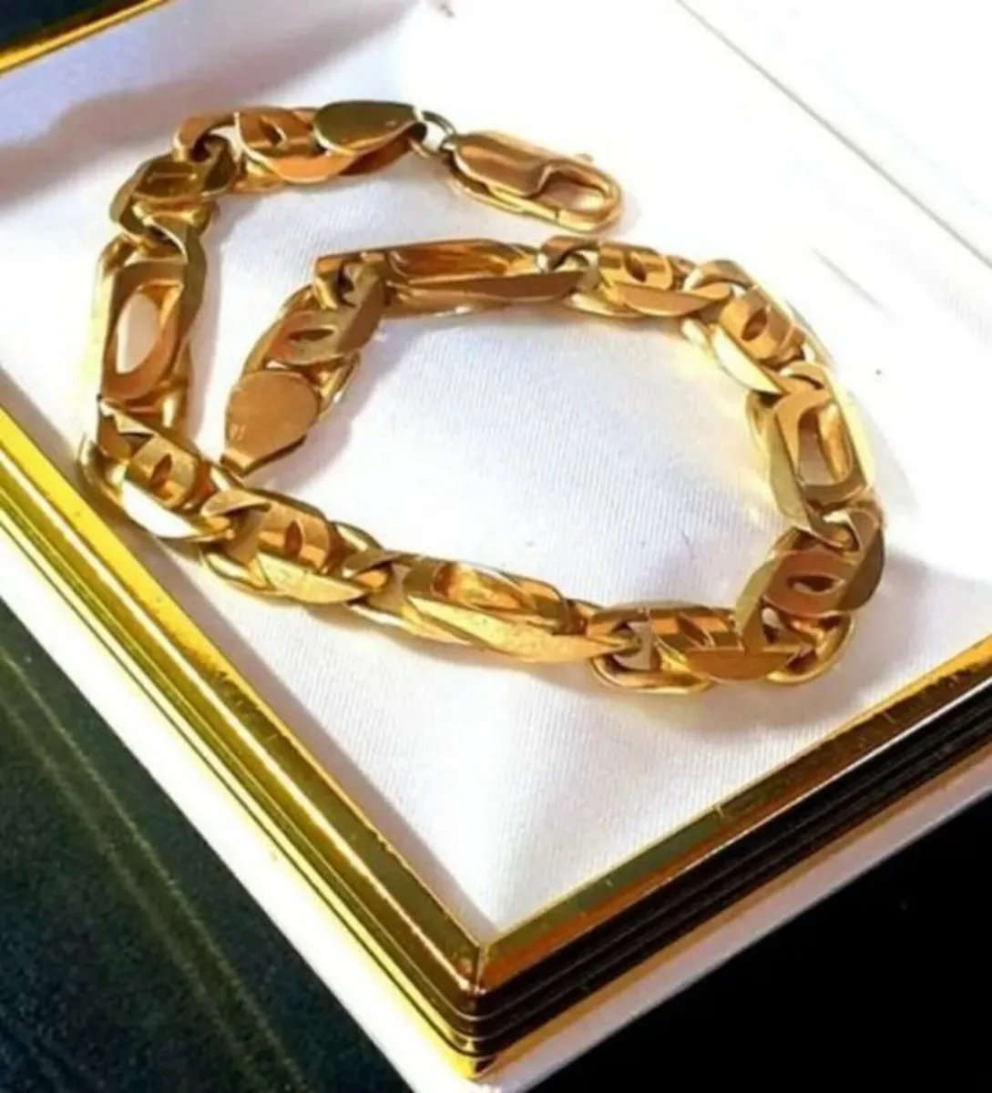 Vintage 9ct Gold Heavy Curb Link Bracelet - Image 3