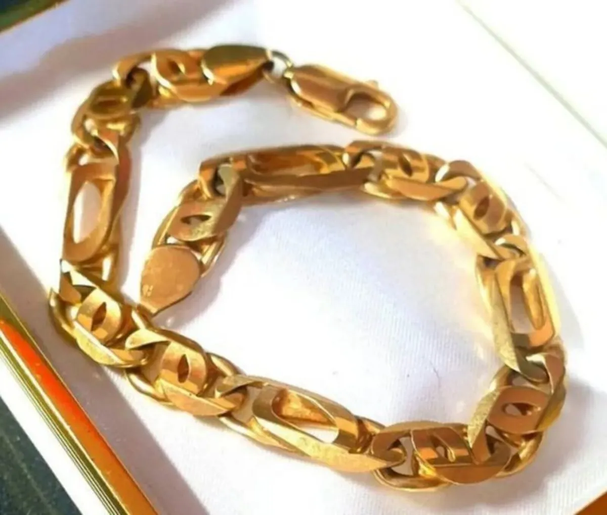 Vintage 9ct Gold Heavy Curb Link Bracelet - Image 4