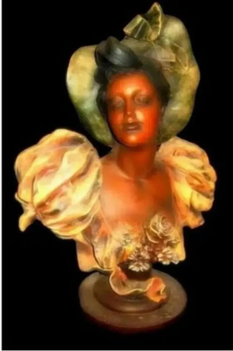 Substantial Vintage Bust 'Libellule' - Image 1