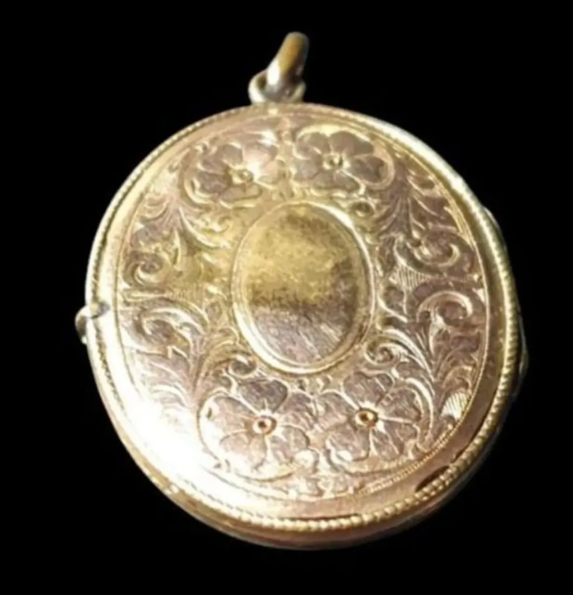 Large Antique Victorian 15ct Gold Engraved Locket - Image 4