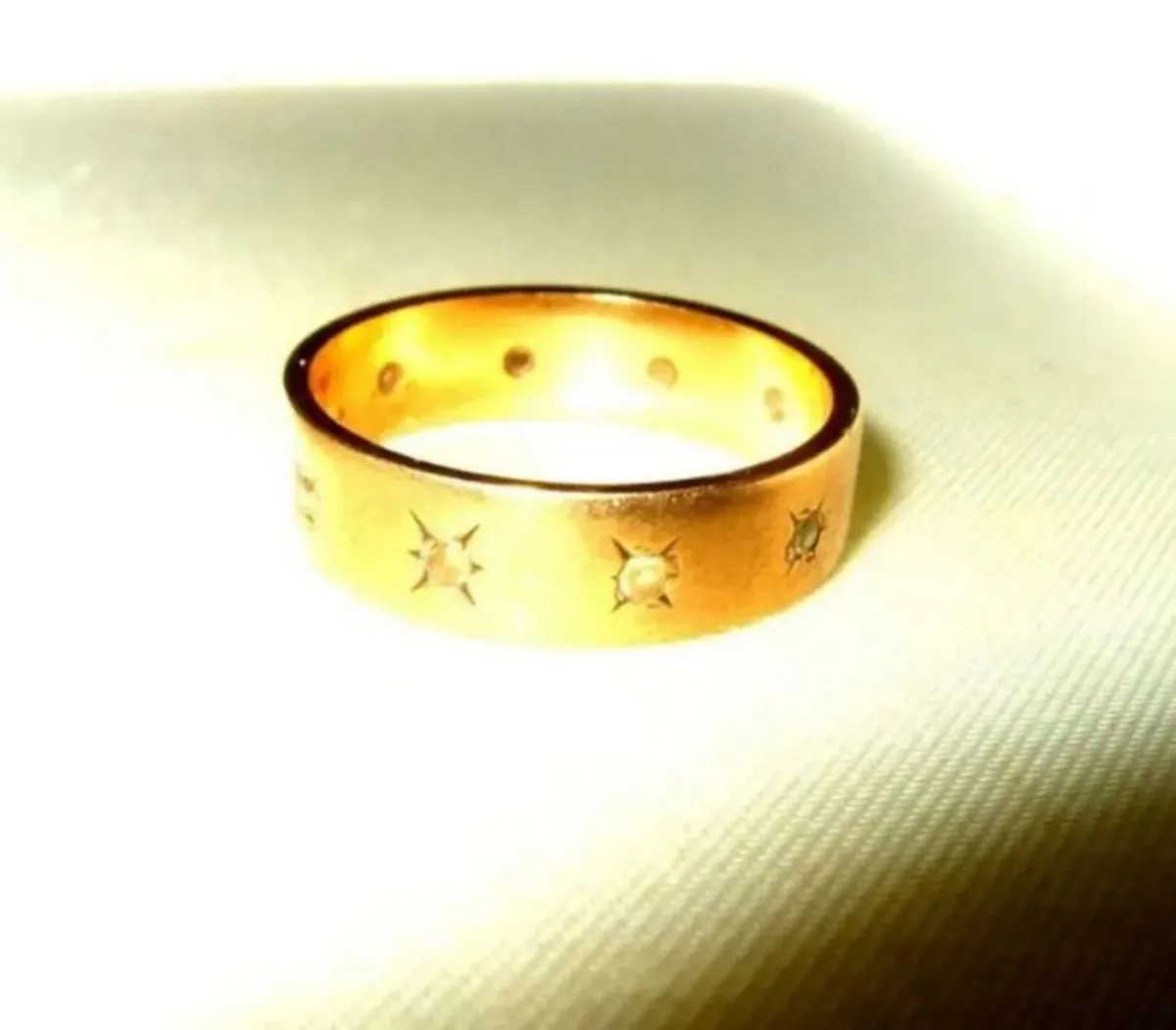 Vintage Hallmarked 9ct Gold/Diamond Ring - Image 2
