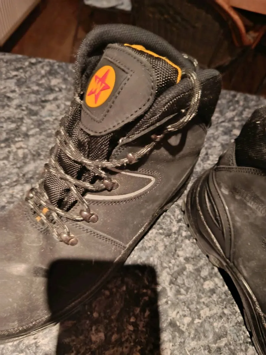 Steel toe cap boots size 10 - Image 2