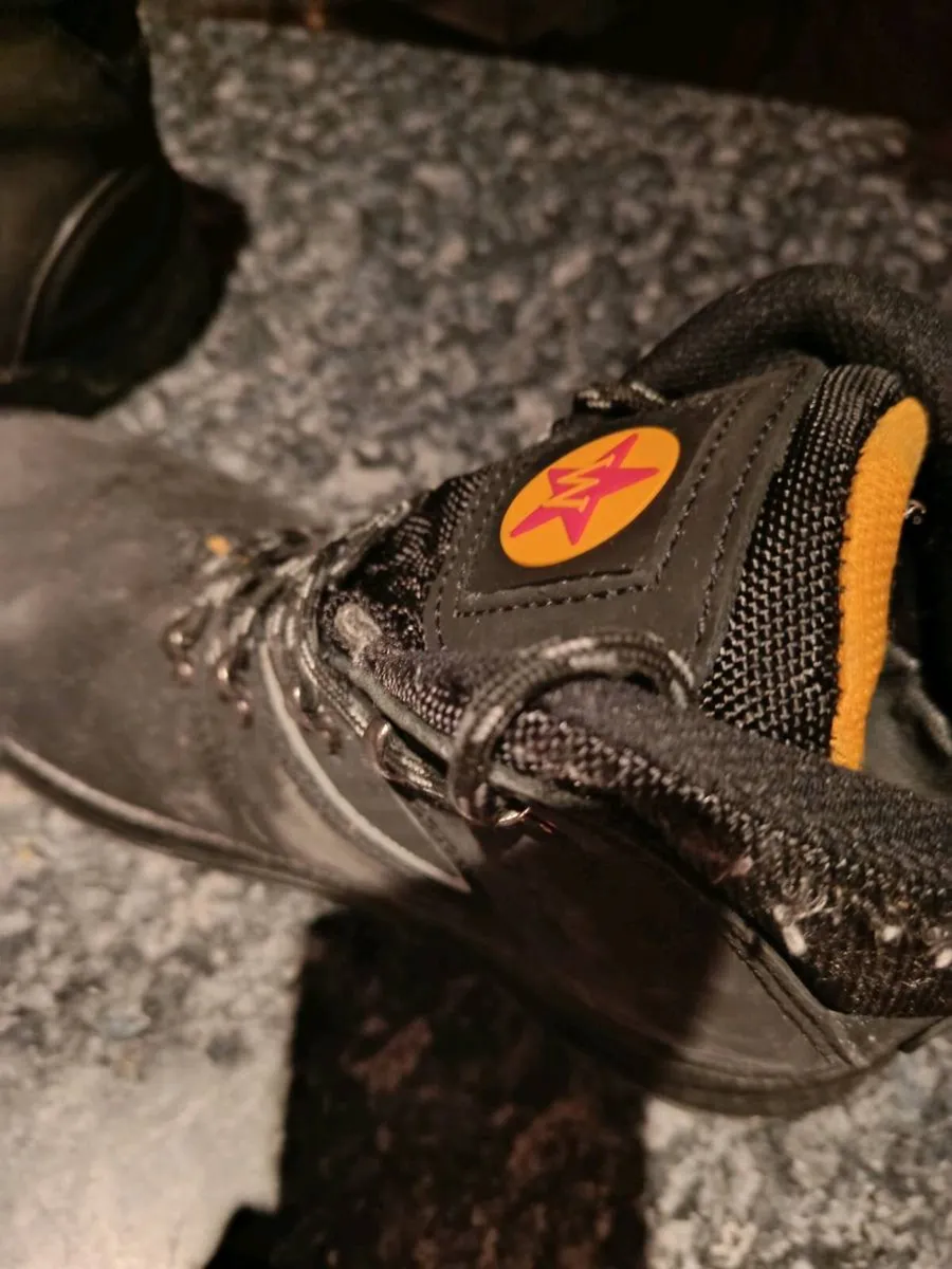 Steel toe cap boots size 10 - Image 3