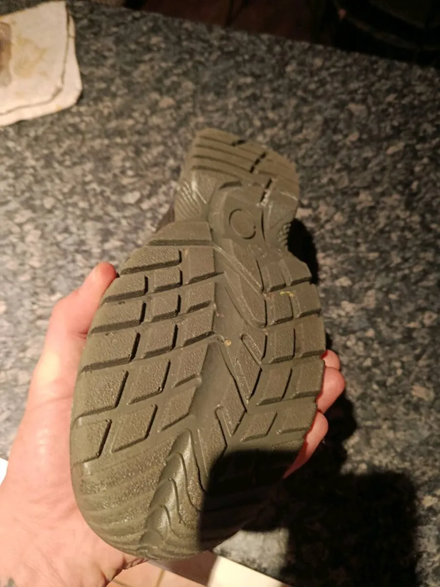 Steel toe cap boots size 10 - Image 4