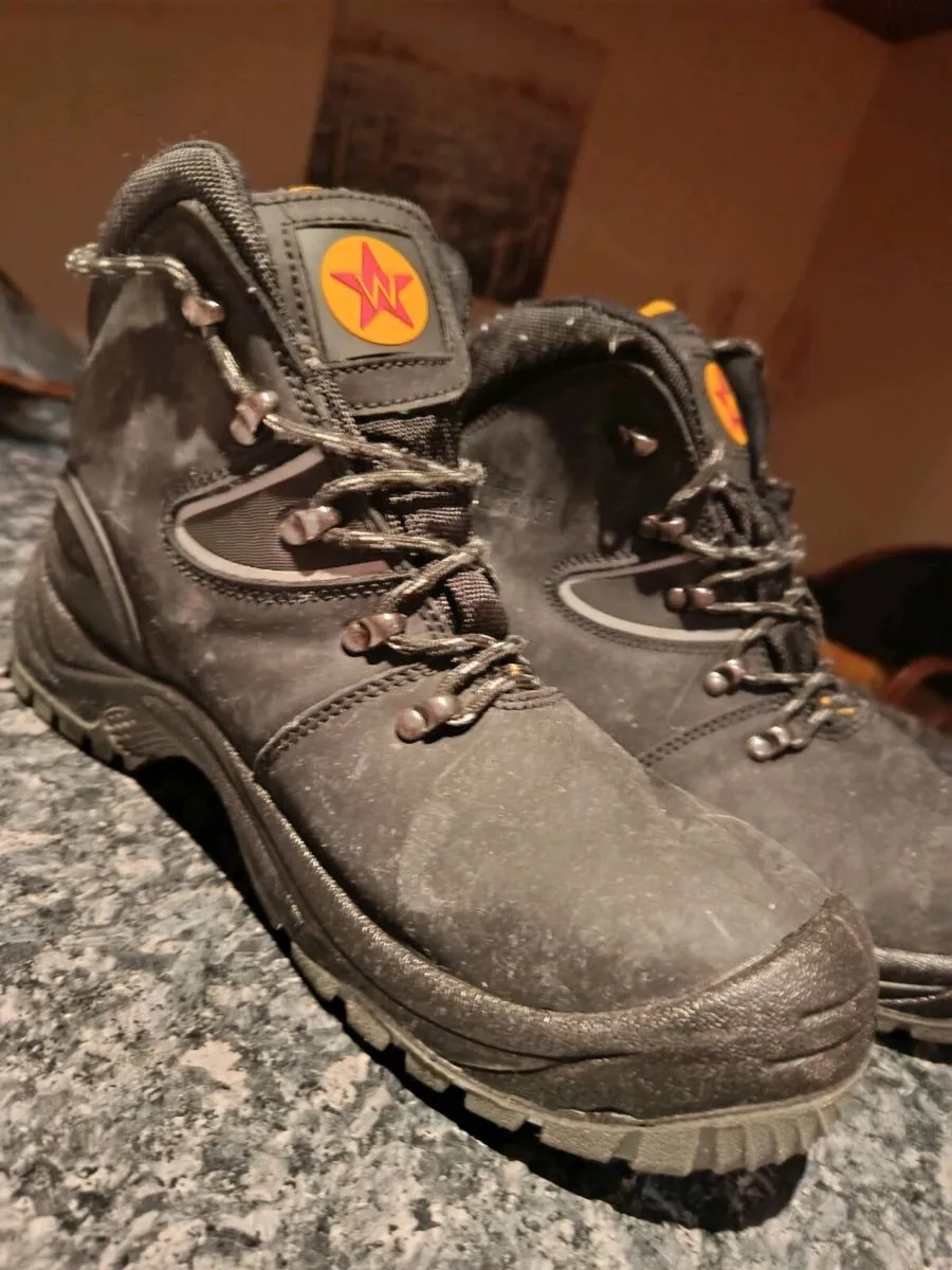 Steel toe cap boots size 10 - Image 1