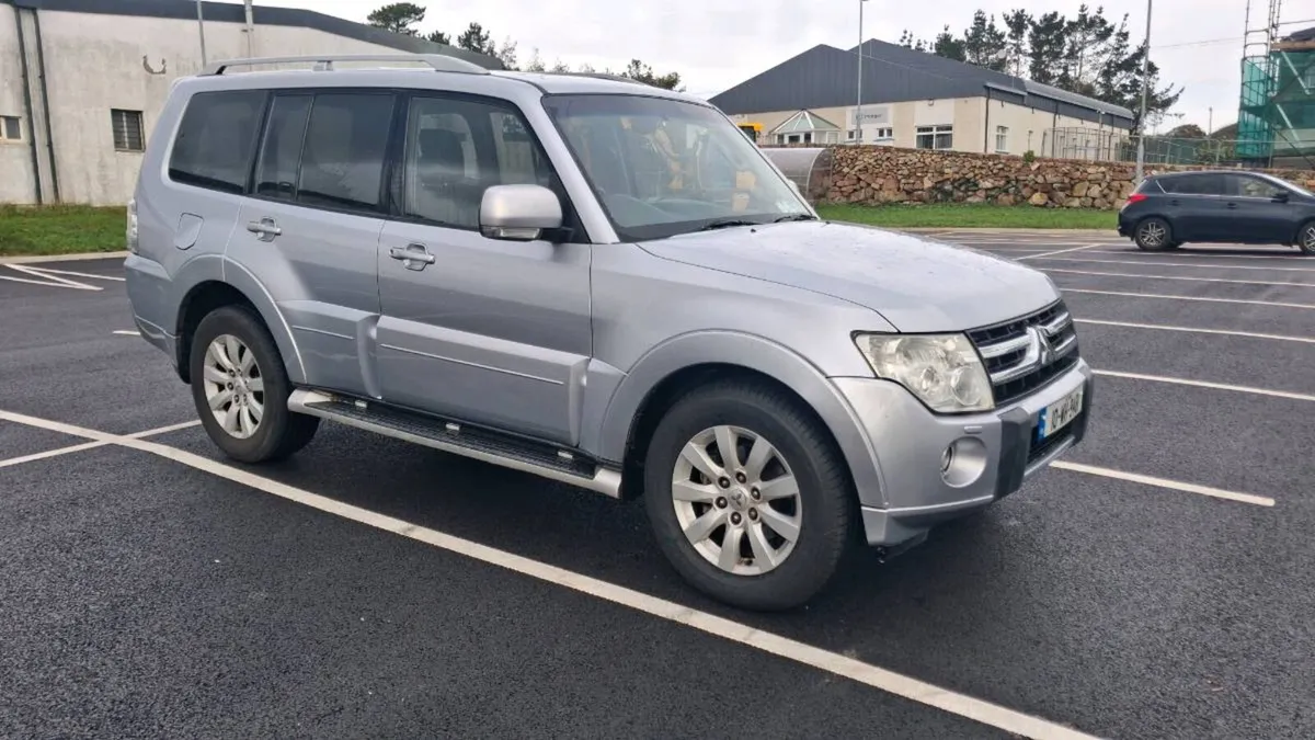 Mitsubishi Pajero 2010 - Image 2