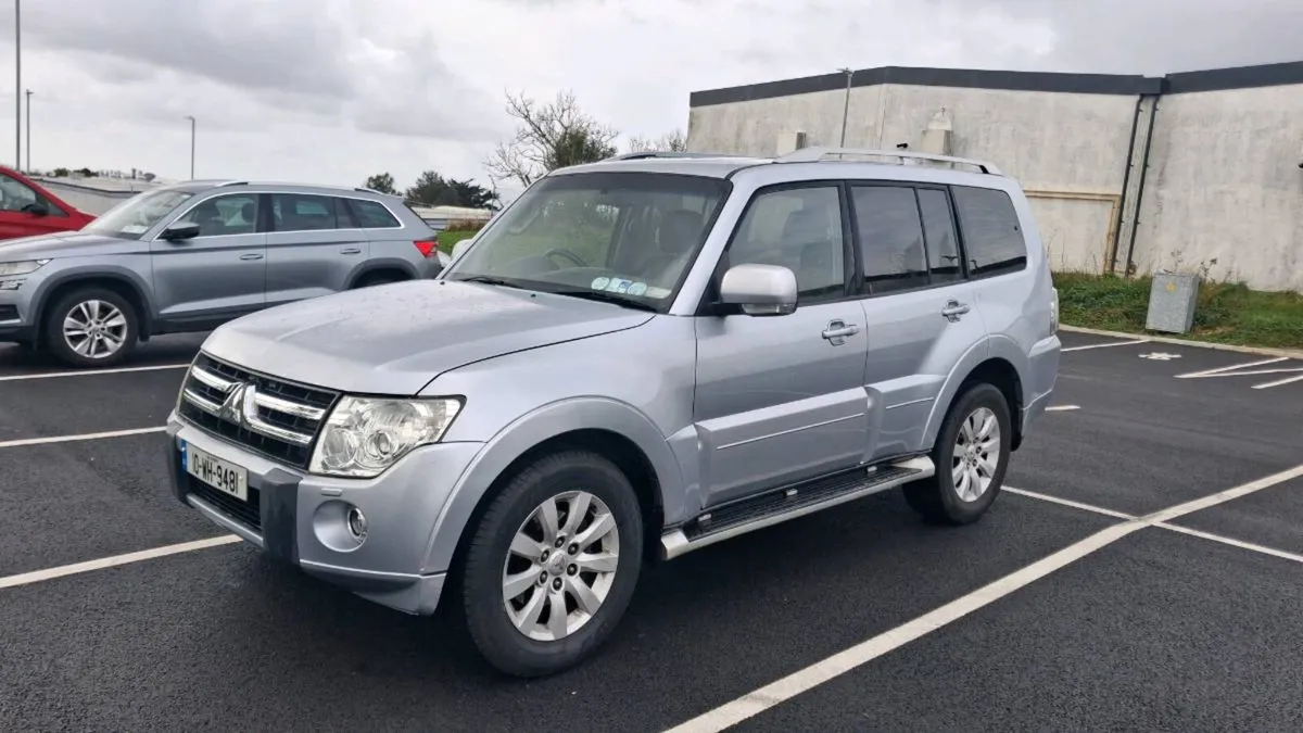 Mitsubishi Pajero 2010 - Image 3