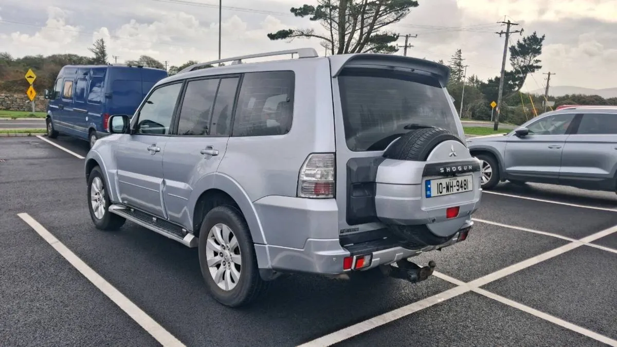Mitsubishi Pajero 2010 - Image 4