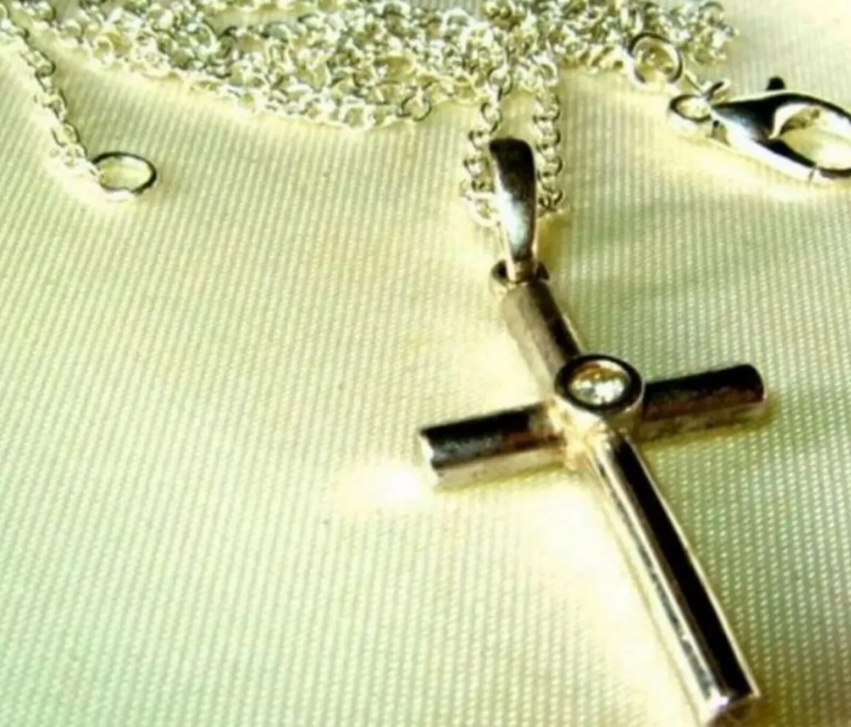 Vintage Hallmarked 9ct Gold Diamond Cross & Chain - Image 3