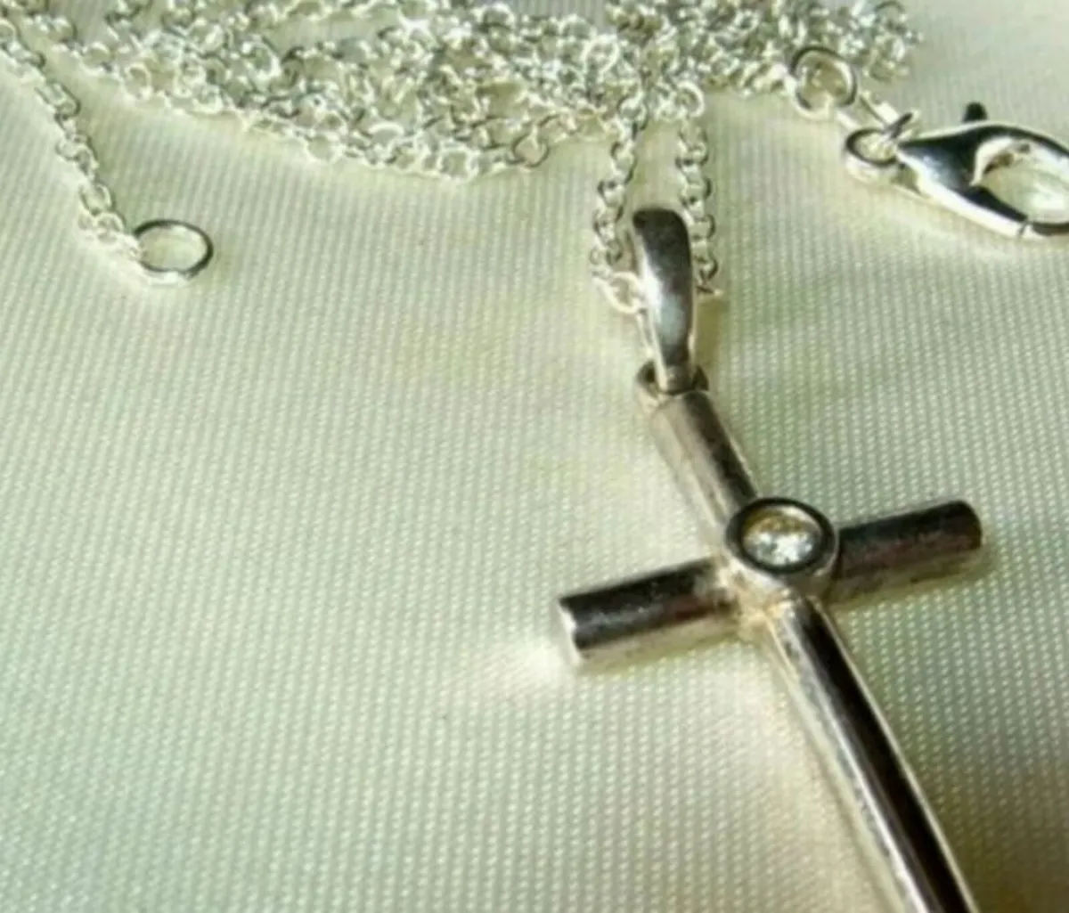 Vintage Hallmarked 9ct Gold Diamond Cross & Chain - Image 4