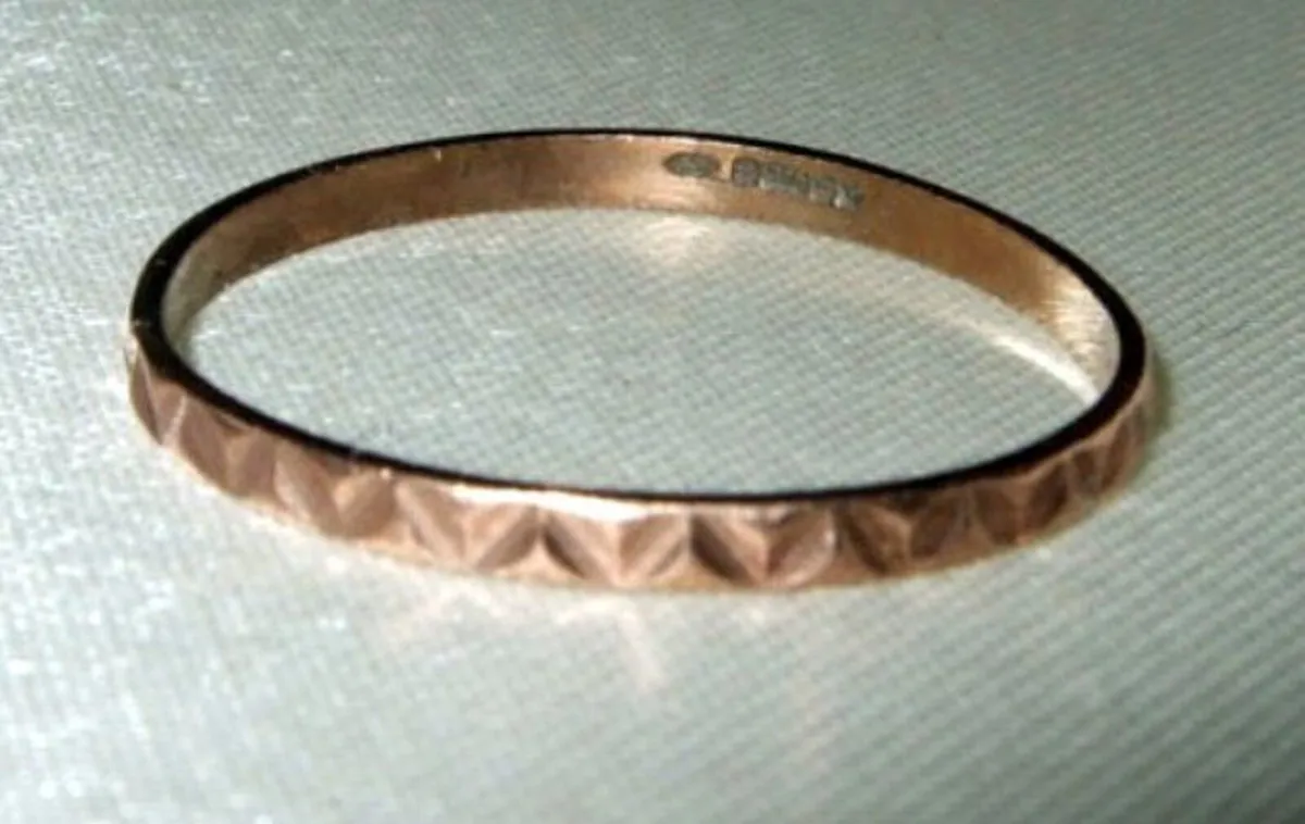 Vintage Hallmarked 9k Rose Gold Unisex Ring - Image 1