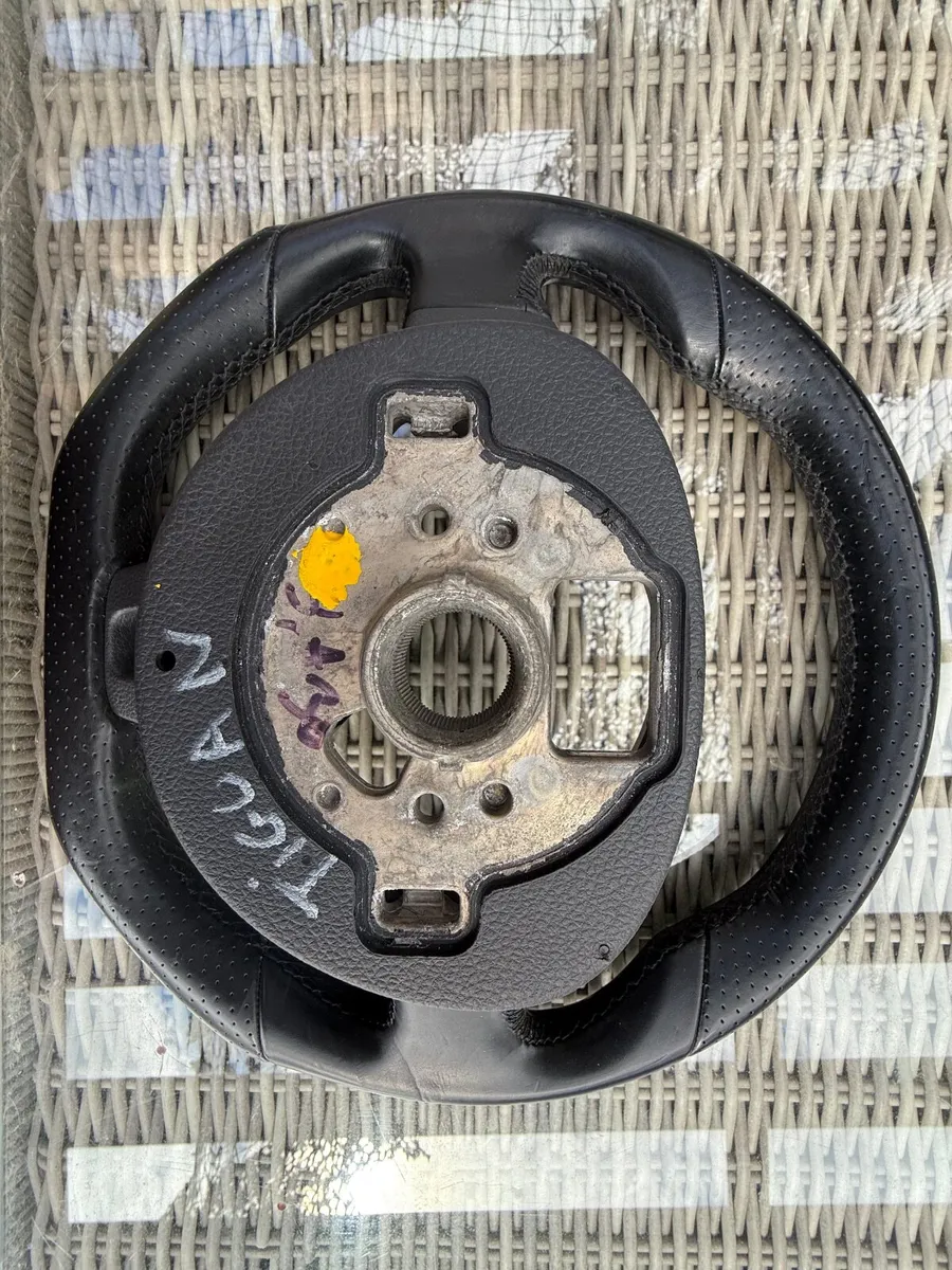 Volkswagen Tiguan R line steering wheel - Image 2