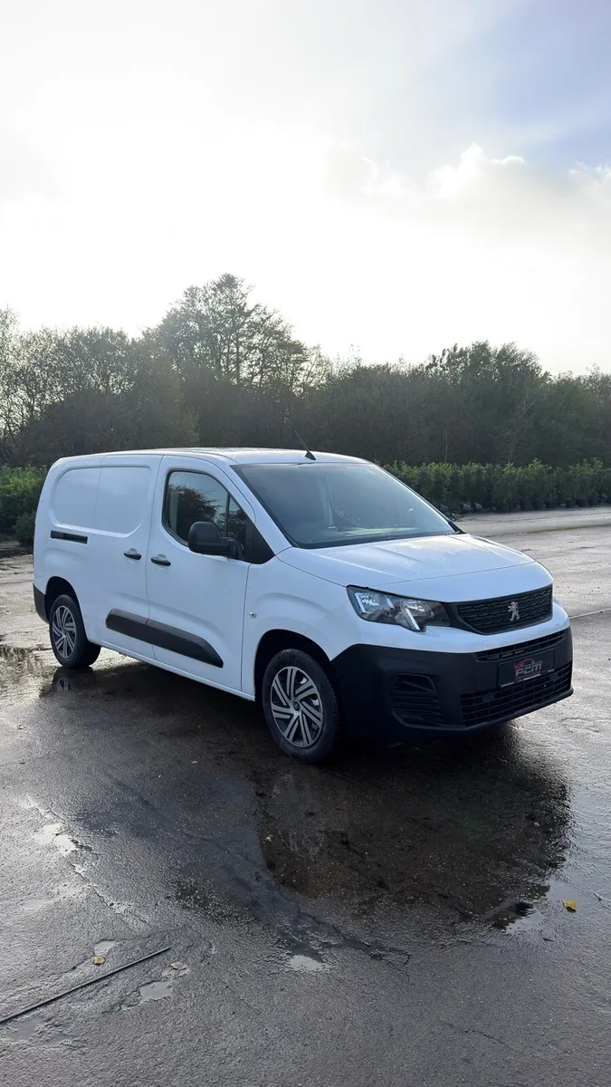 2022 (221)Peugeot Partner XL Long Wheelbase - Image 2