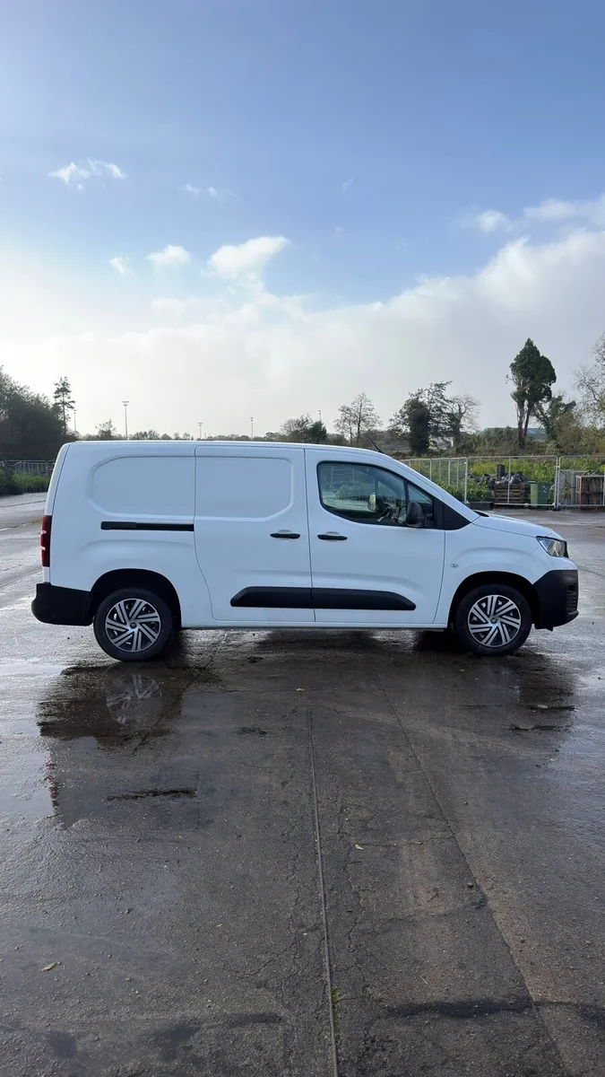 2022 (221)Peugeot Partner XL Long Wheelbase - Image 3
